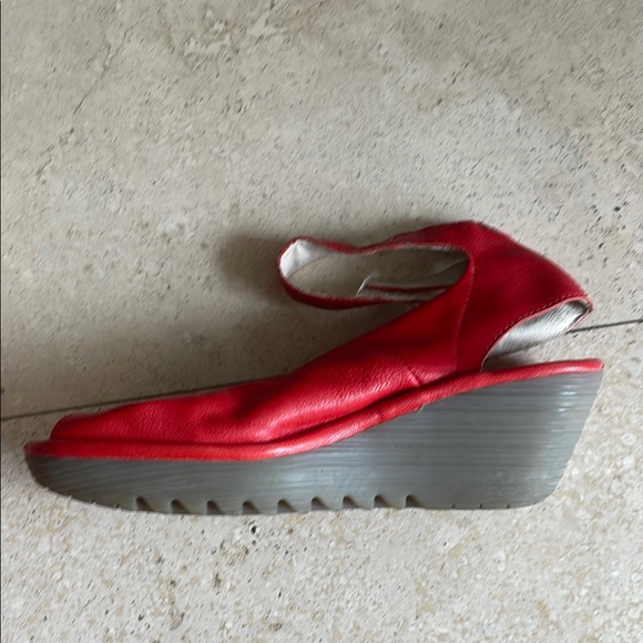 FLY LONDON Red Women's Open-Toe Leather Shoes - Picture 6 of 7